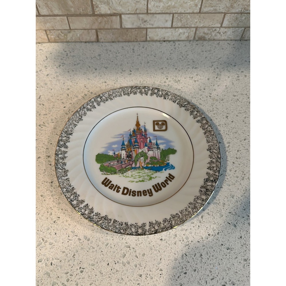 Vintage Walt Disney World‎ decorative plate